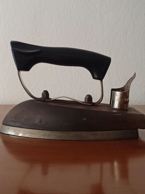 Vintage Electric Antique Iron 1960 like new