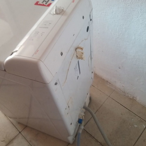 Brand washing machine, 5 kg capacity, broken door plastic
