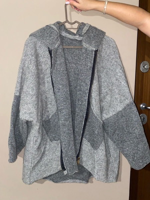 Cardigan used in excellent condition, baggy, thick wool, gray, size L