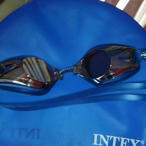 Swimming cap with goggles new