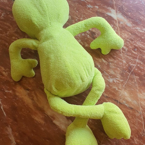 Frog plush toy like new