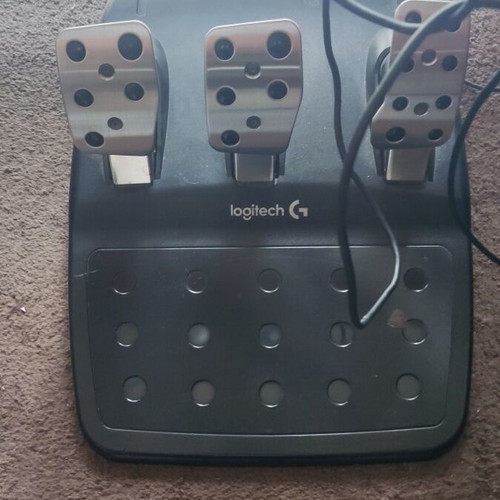 Logitech G29 racing wheel like new with all cables for PlayStation 4