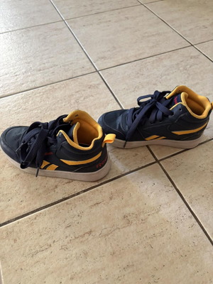 Reebok kids sneakers size 30