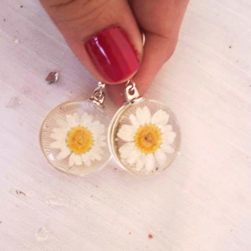 Earrings with dried daisies in resin liquid glass new