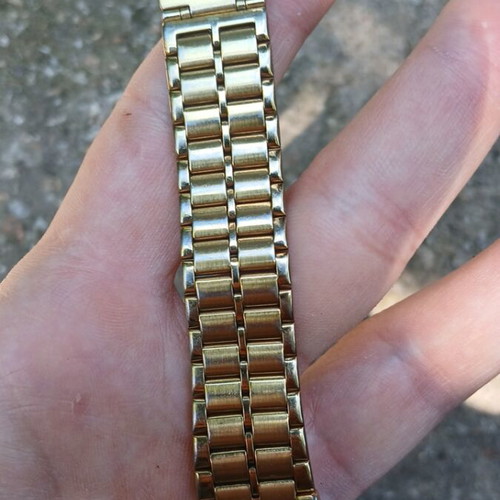 Seiko Quartz SX V701-6K00 wristwatch like new, missing strap clasp