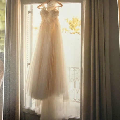 Primalicia wedding dress like new with high slit and off-the-shoulder tulle sleeves