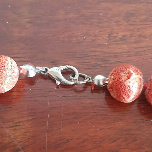 Necklace used, made of red coral