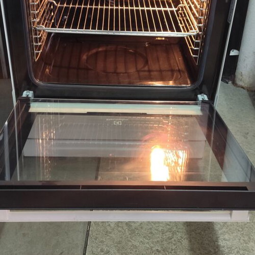 Electrolux Ceramic Stove like new, fully functional with two trays