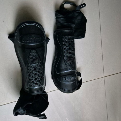 Admiral shin guards used