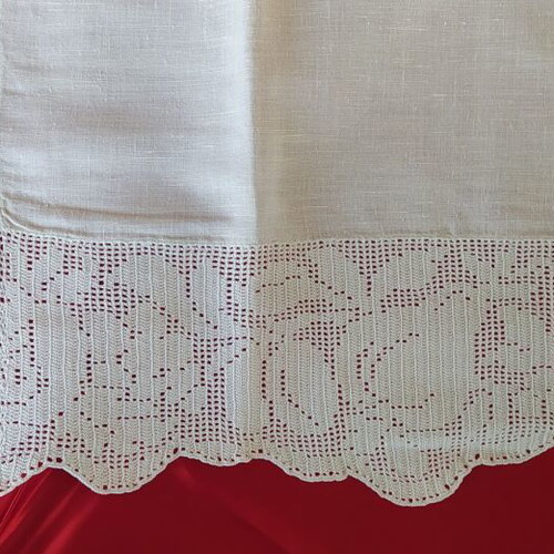 Cotton vintage rectangular embroidered table runner refurbished with handmade crochet lace
