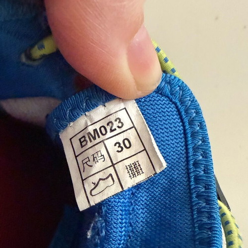 Barefoot Saguaro Kid's Smart I shoes size 30 like new, blue sports