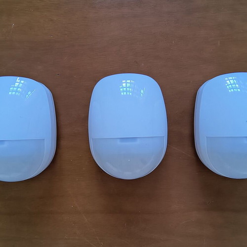 Hikvision DS-PDP18-EG2 PIR Motion Detectors like new, indoor, pet immune