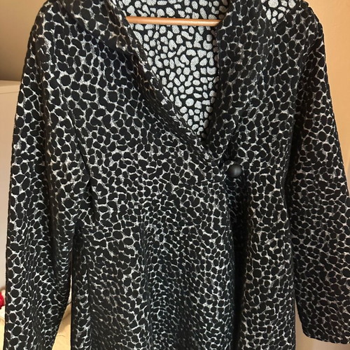 Disu thick cardigan size XL like new, black and white