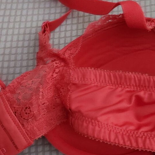Jolinesse bra size 85 D used, coral color