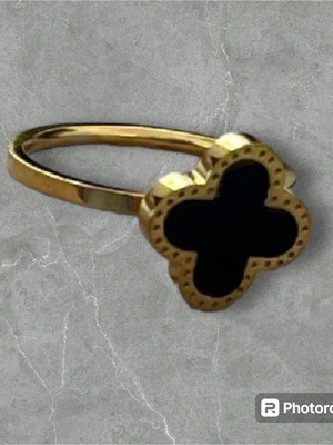 Van Cleef ring used, collectible and authentic