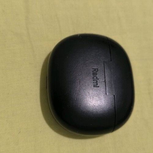 Redmi Active 4 earbuds like new with two charging cases