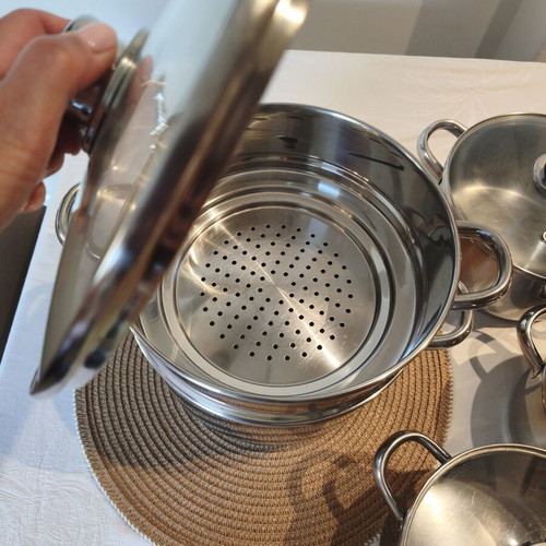 Set of 5 pots with strainer for all needs