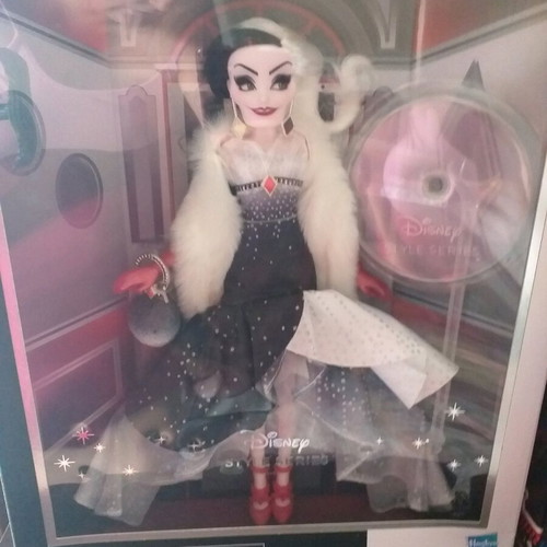 Disney Cruella doll new, sealed in box