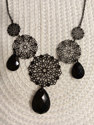 Women's necklace new, black macrame style