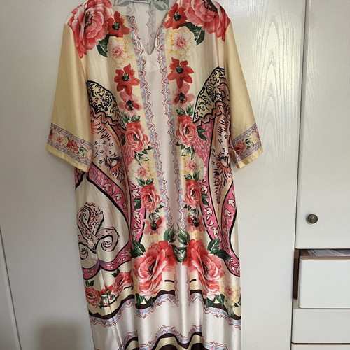 Kaftan new with fantastic colors and flowers satin one size S to XXL with pockets