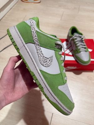 Nike Dunk Low AS Safari Swoosh Chlorophyll като нов, номер 45