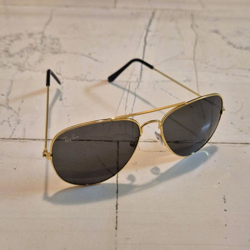 Ray Ban Aviator sunglasses used, gold frame, black temples, gray lenses