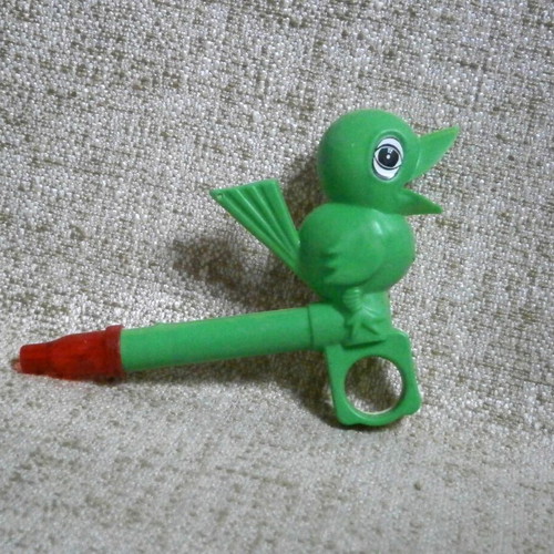 Singing bird whistles new, pack of 7 plastic vintage birds