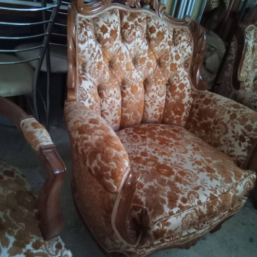 Classic Louis Style Living Room Set like new