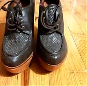 Παπούτσια με ψηλή πλατφόρμα, καφέ σκούρο χρώμα,  μάρκα stradivarius