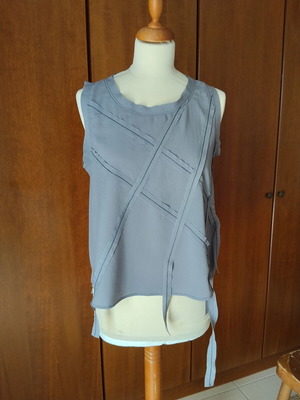 A.L.E. sleeveless shirt size L gray like new