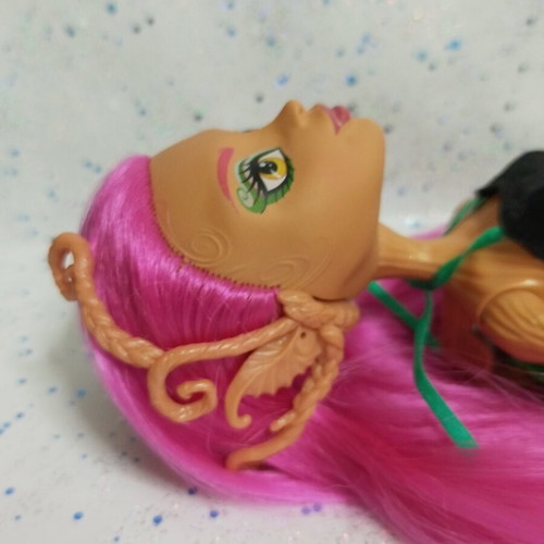 Monster High Teresa Thornwillow doll used, incomplete