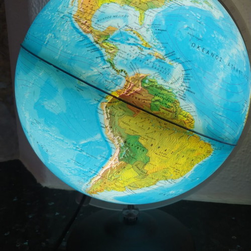 Illuminated Rotating Globe like new, 75 cm circumference, 36 cm height