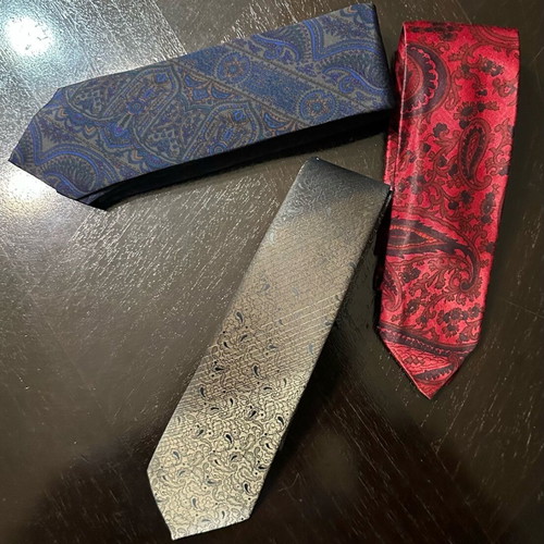 Set of 3 men's ties with paisley design like new