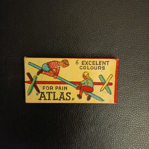 Collectible paper box with lithograph and 6 used painting crayons