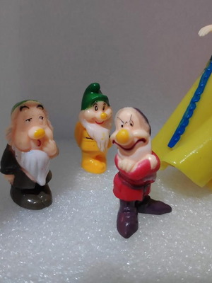 Disney Snow White and the Seven Dwarfs figure set like new