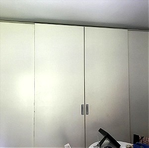 εντιχοιζόμενη ντουλάπα λευκή σατινέ λάκα