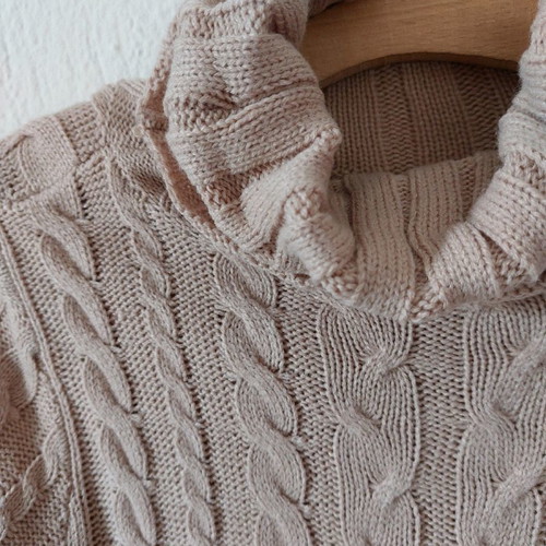 Beige knitted dress new, size S with thick braid
