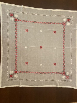 Silk embroidered table linens like new, set of 2