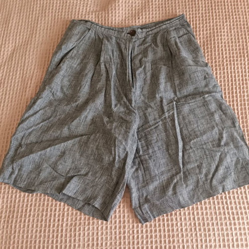 Women's checked grey white Zara shorts like new, size XL