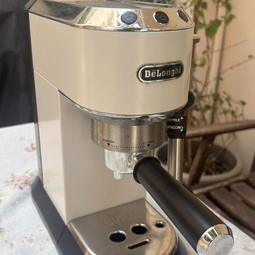 De’Longhi Dedica Style EC685.W Espresso Coffee Maker like new, 15 bar, 1300W, white
