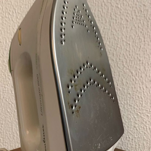 Electric iron like new, fully functional