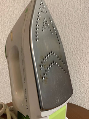 Electric iron like new, fully functional
