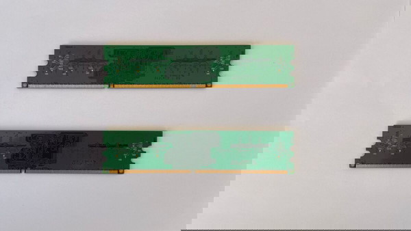 Μνημες RAM  2× Apacer 1GB DDR2 RAM