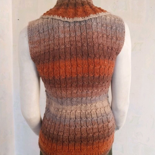 Women's sleeveless sweater with polo collar hand-knitted like new