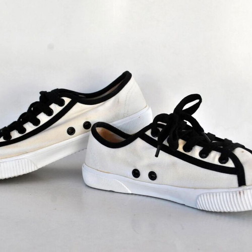 DKNY white canvas sneakers slightly used, size 37.5