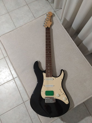 Yamaha EG012 electric guitar, alder body, rosewood fretboard