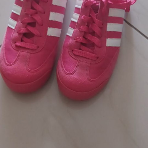 Παπούτσια Adidas γυναικεία αθλητικά σε πολύ καλή κατάσταση, μέγεθος 38, κόκκινα