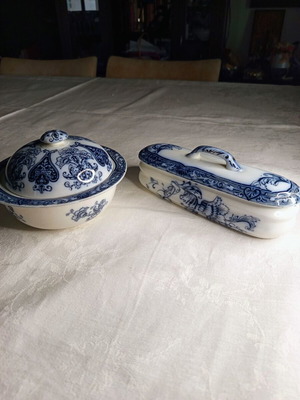 Wedgwood & Co Orient bathroom set used, porcelain toothbrush holder and soap dish