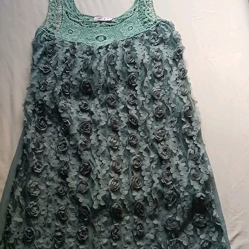 Long blouse with embossed flowers medium like new, green