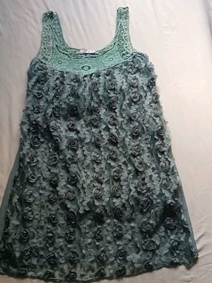 Long blouse with embossed flowers medium like new, green